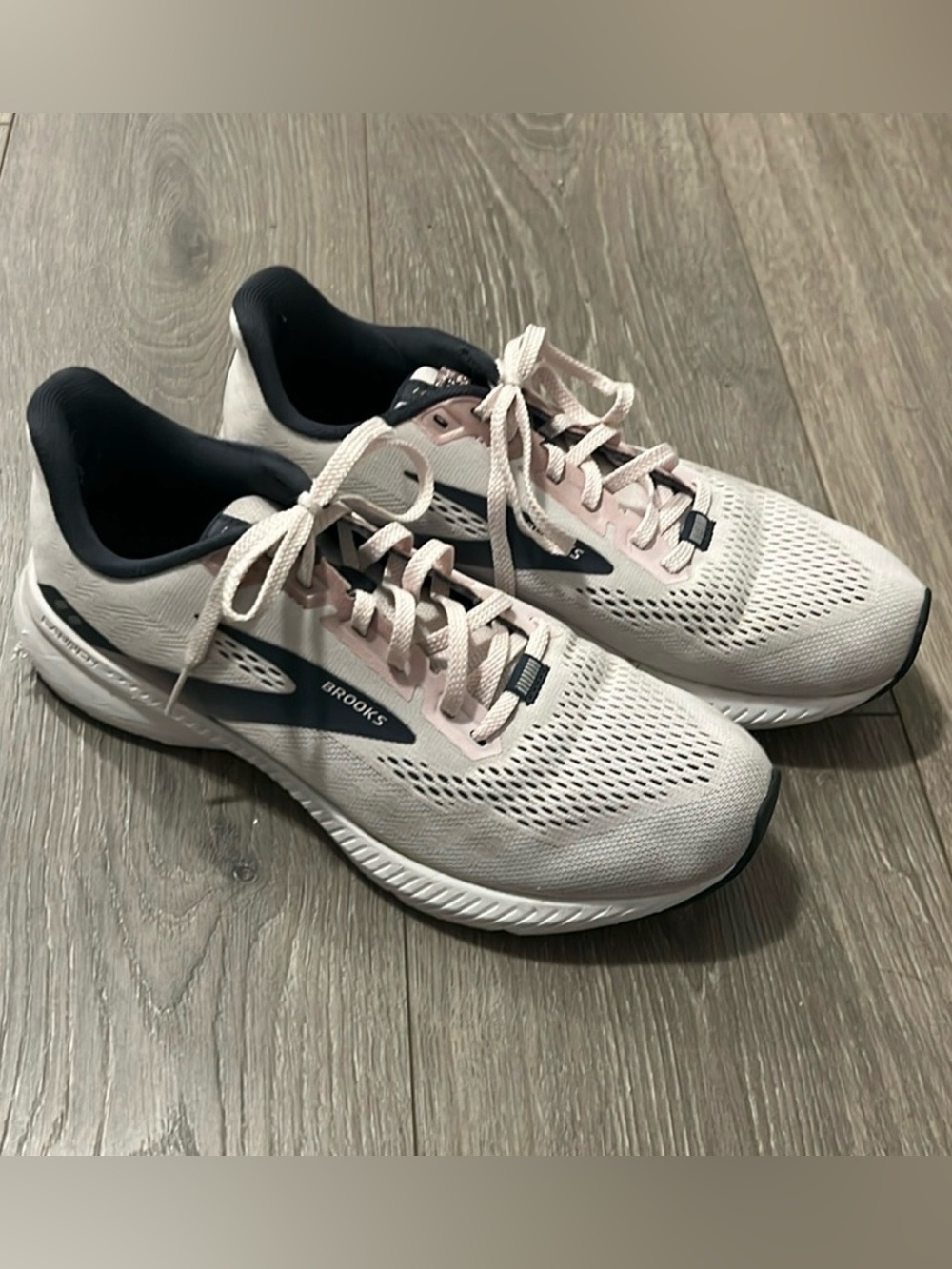 Brooks Launch 8 Women’s Running Shoes Size 9.5 B Pink Gray